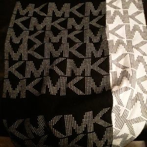 MK infinity scarf
